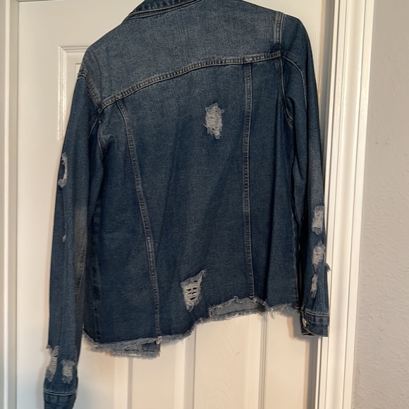 Jean jacket (oversized). Distressed. - Picture 2 of 3